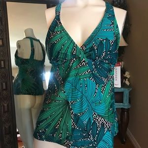 Swim suit top with underwire bra